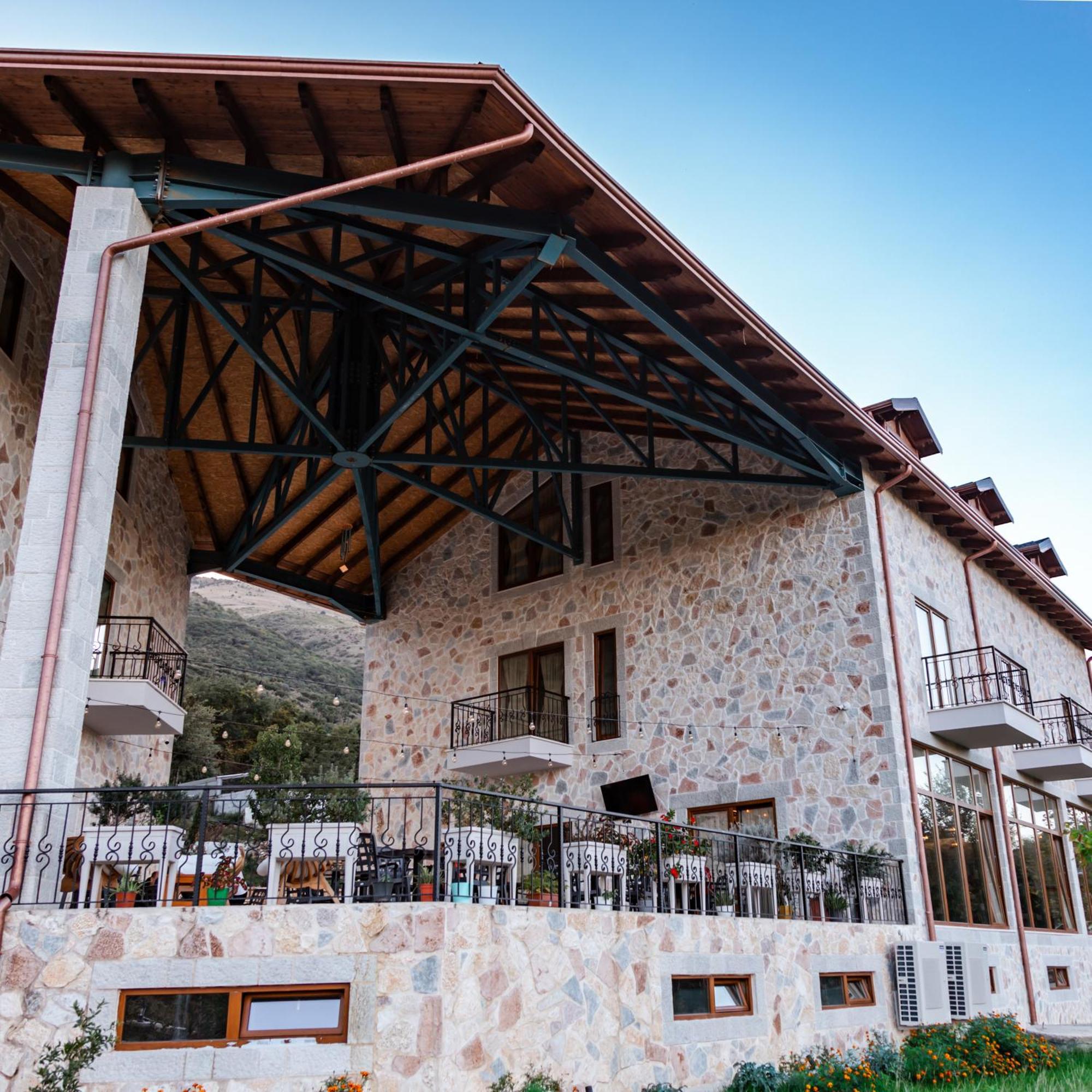 Gle-Alb Agrotourism Hotel Tepelene Екстериор снимка