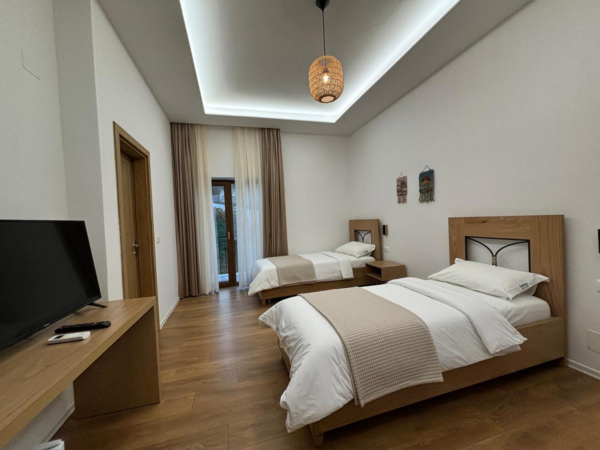 Gle-Alb Agrotourism Hotel Tepelene Екстериор снимка