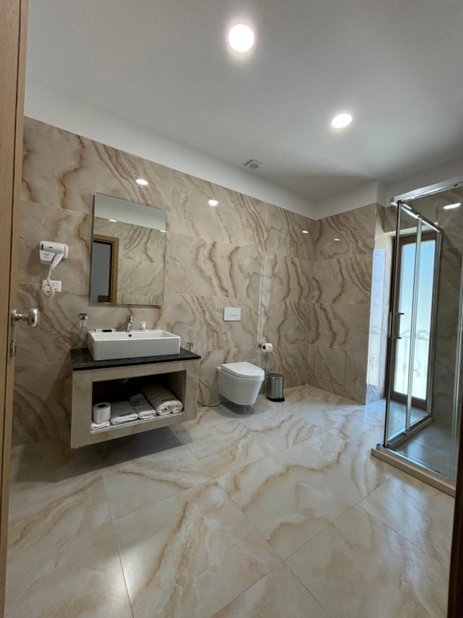Gle-Alb Agrotourism Hotel Tepelene Екстериор снимка