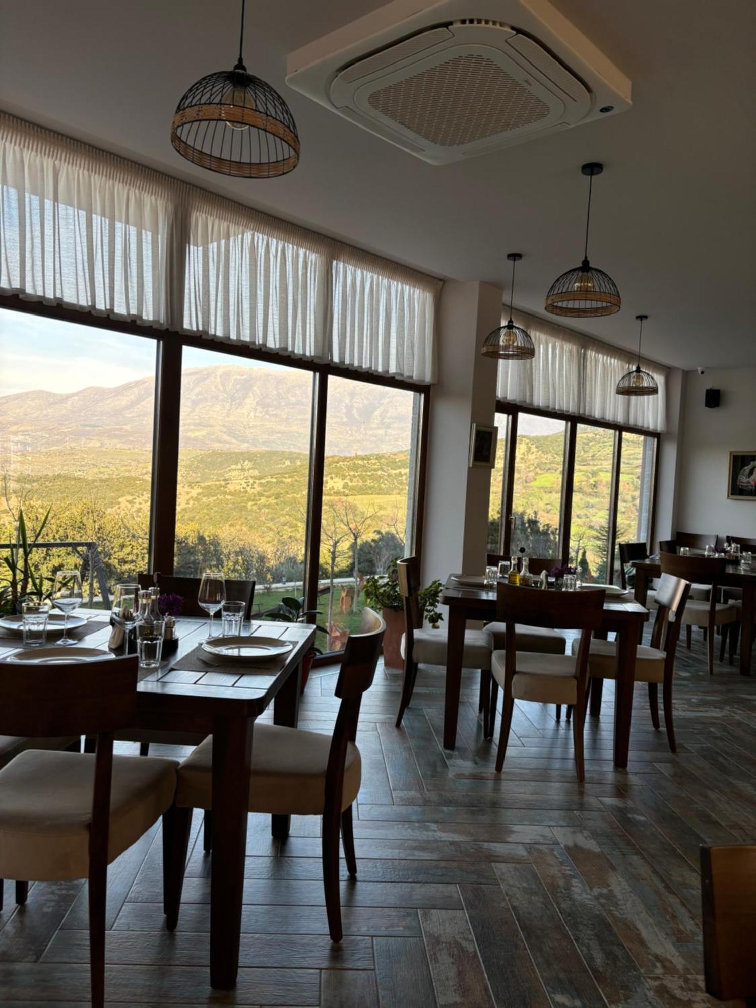 Gle-Alb Agrotourism Hotel Tepelene Екстериор снимка